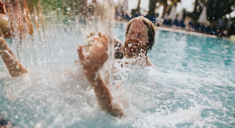 Elképesztő összegekért strandolhatunk idén: borsos ára van a nyaralásnak a hazai fürdőhelyeken