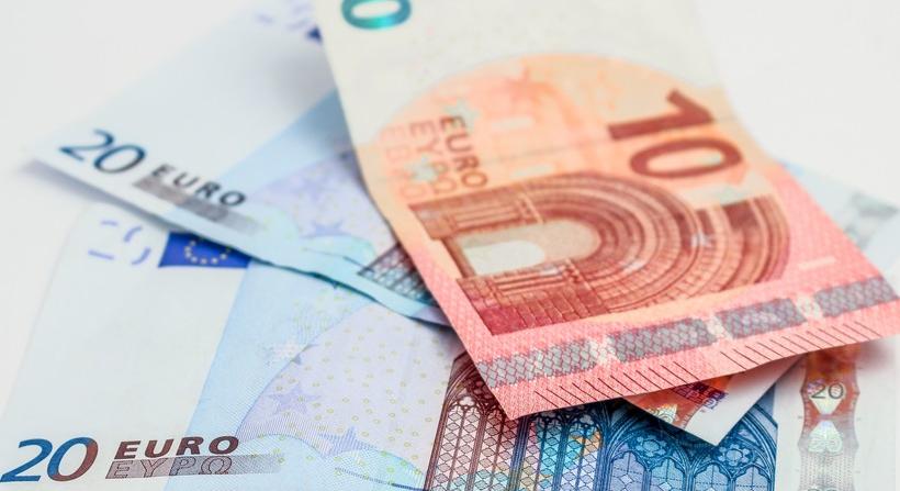 Szlovákok százezrei kapnak pénzügyi juttatást, Önnek mennyi jár?