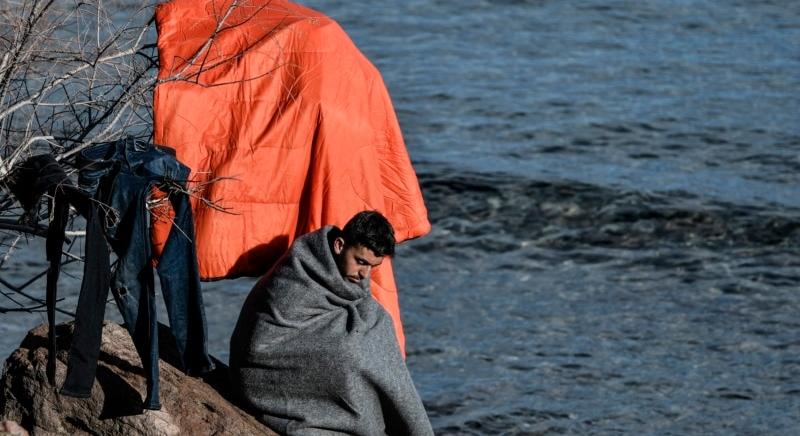 A migránsok üldözése közben a törökökkel pörölnek a görögök