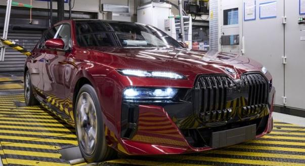 Megkezdődött az új 7-es BMW sorozatgyártása
