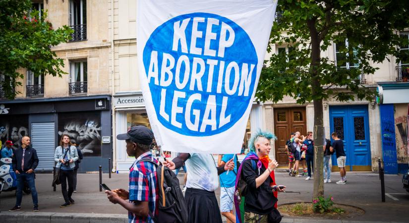 A Nike, a GAP és a Victoria's Secret támogatja munkavállalói abortuszát, miközben több ezer dollárral szponzorál abortuszellenes politikusokat