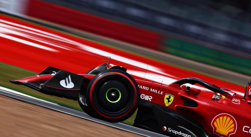 F1: Élen a Ferrari, nyomában a Mercedes