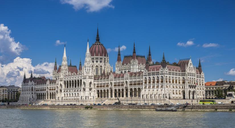 Jól áll Magyarország finanszírozása: az éves terv majdnem kétharmada teljesült már