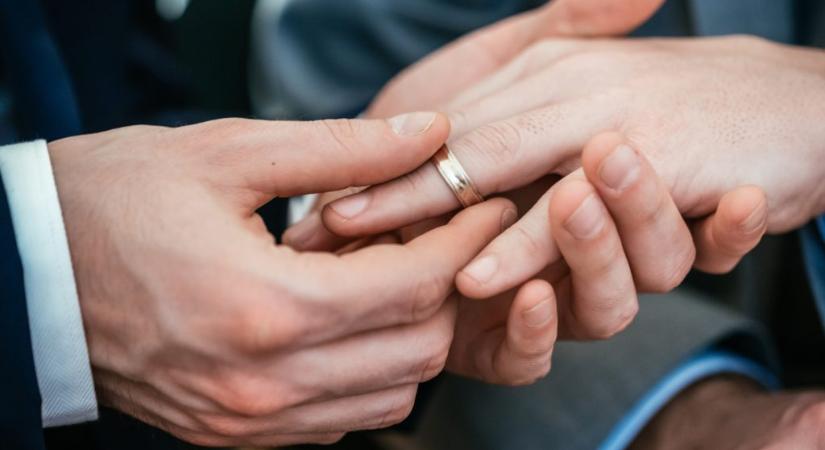 Két férfi összeházasodott Svájcban, az ország történetében először