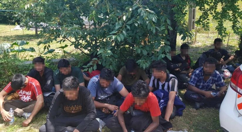 Tizenhét illegális bevándorlót tartóztattak fel a rendőrök Vas megyében