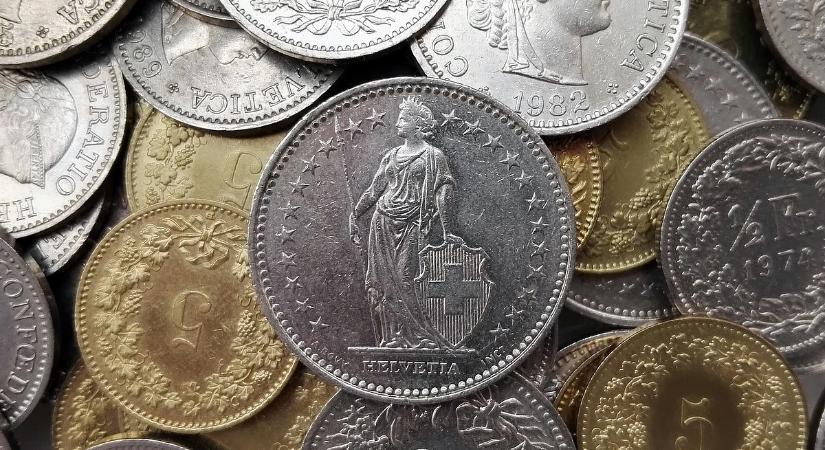 Svájcból kapott történelmi ütést pénteken a forint