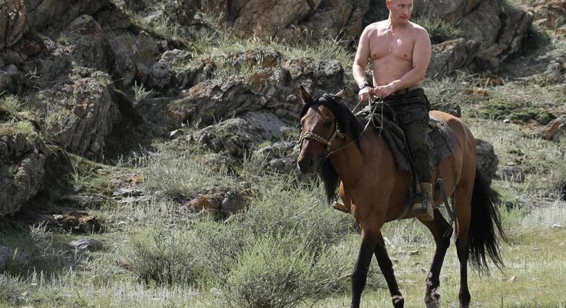 Vlagyimir Putyin reagált a G7 vezetők félmeztelen fotóin gúnyolódására