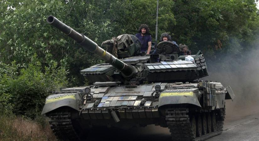 Fegyverek széles arzenálját vetik be az oroszok, hogy elfoglalják Luhanszkot