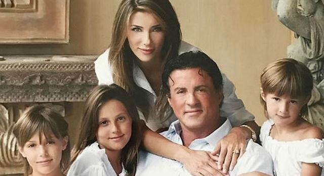 Bombanőkké cseperedtek Sylvester Stallone egykori cuki kislányai – Fotók