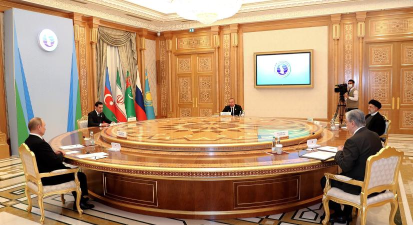 Putyin: együttműködésre kell törekedniük a Kaszpi-tenger partján fekvő államoknak