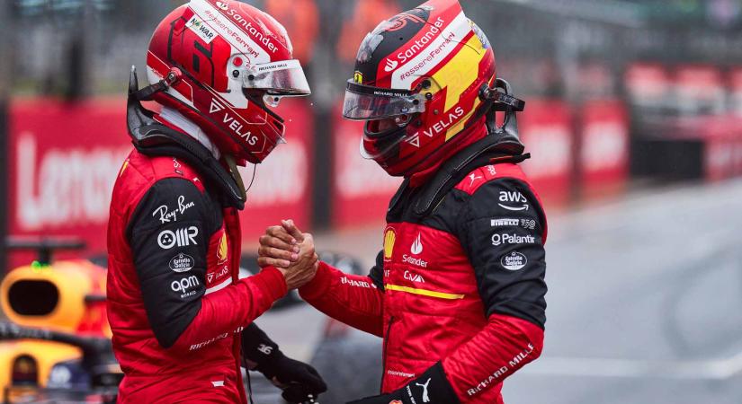 Sainz össze fog dolgozni Leclerc-rel a kettős győzelemért