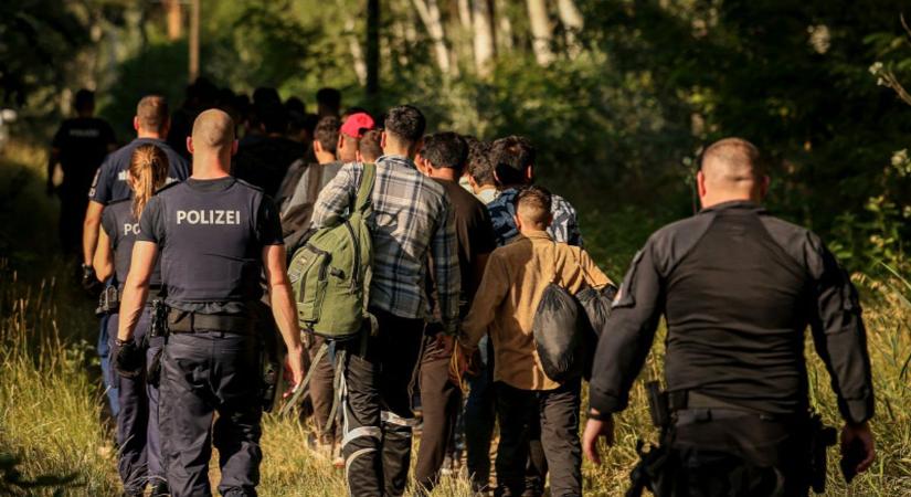 60 migráns akart áttörni Magyarországra