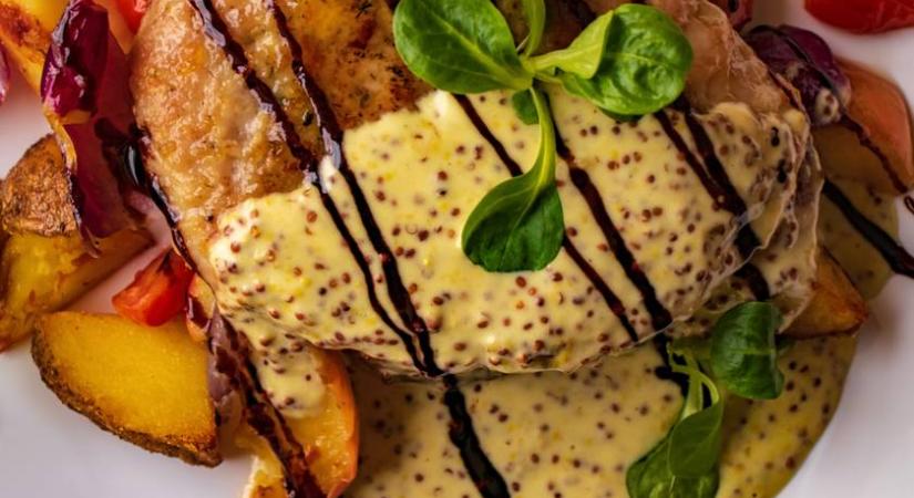 Omlós, fűszeres sült sertéskaraj: dijoni mustáros szósszal tálalva fenséges