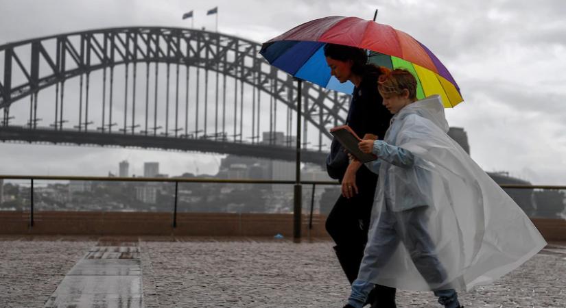 Ítéletidő tombol Ausztráliában, menekülnek az emberek Sydney-ből