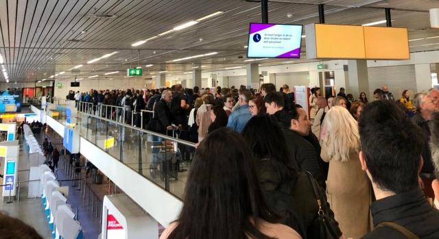 Európa repterein szombaton is káosz volt a sztrájkok miatt