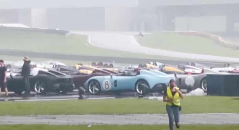 Kabrió-fiaskó: 80 darab 700 milliós Ferrari ázott az esőben