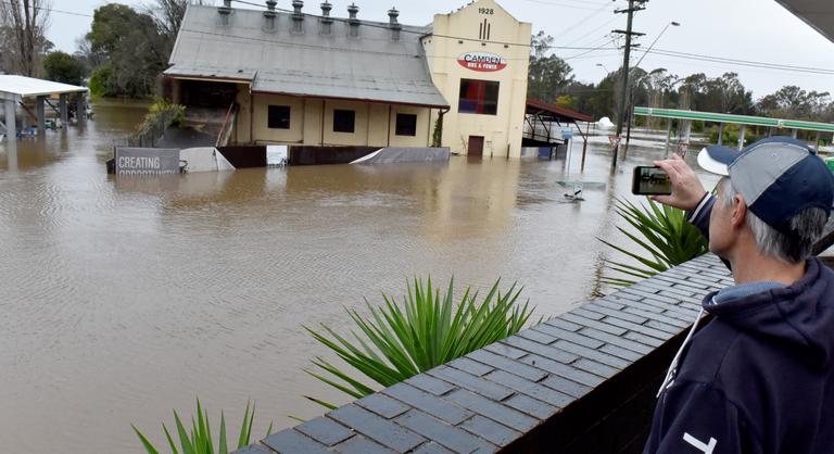 Heves esőzések, áradások, kiöntött folyók – vészhelyzetet hirdettek Sydneyben