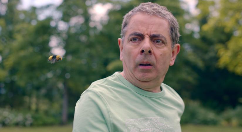 Rowan Atkinsont feldühíti egy méh, egyből kibújik belőle Mr. Bean