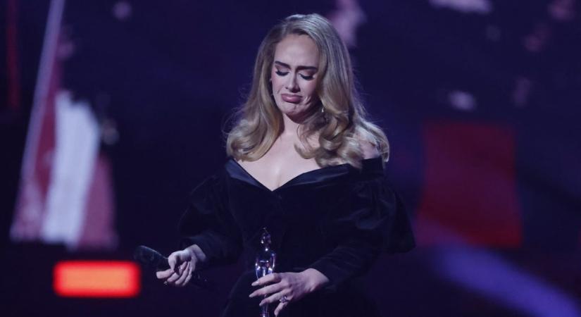 Adele szerint brutális reakciók érték az utolsó pillanatban lemondott koncertsorozata miatt