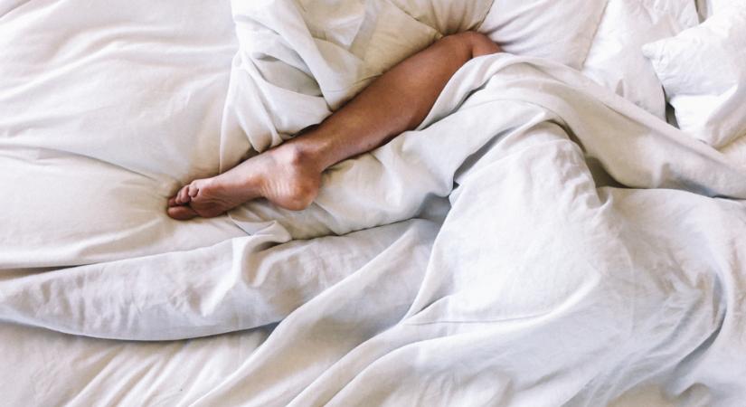 Hogyan tanuljunk meg más testhelyzetben aludni?