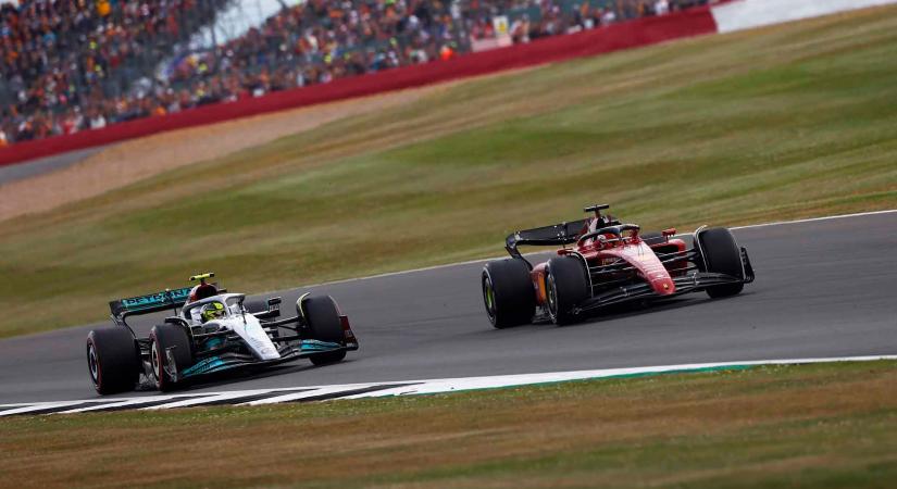 Hamilton odaszúrt Verstappennek: Leclerc értelmes versenyző, nem úgy, mint a tavalyi ellenfelem…