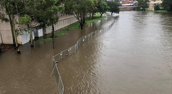 Sydney-ben több ezer embernek kell elhagynia az otthonát az árvíz miatt