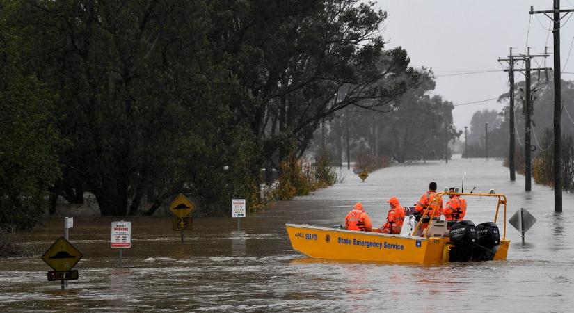 Ezreket telepítenek ki Sydney-ből a hatalmas áradások miatt