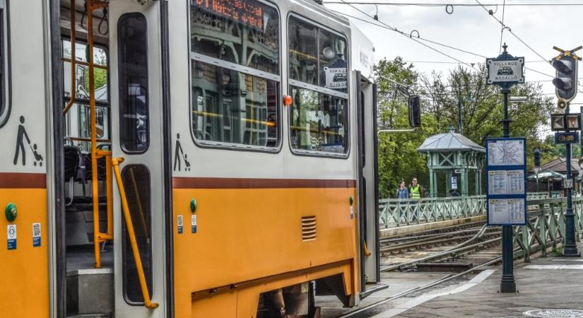 Lemaradhatnak a villamosokról mobiljegyes utasok Budapesten