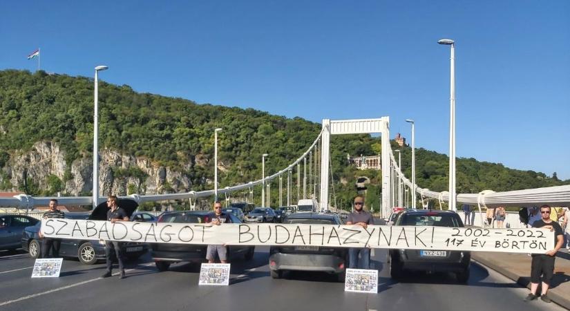 Lezárták az Erzsébet hidat – Budaházyért tüntetnek