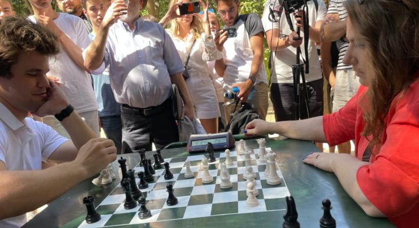 Polgár Judit egy madridi parkban győzte le a norvég sakkvilágbajnokot