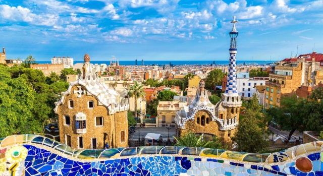 Barcelona szigorú szabályokat vezet be a csoportos turizmusra