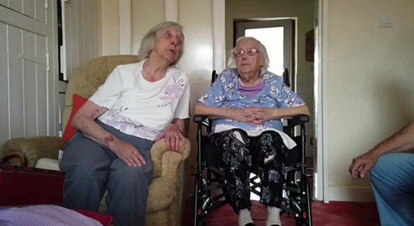 Szerényen ünnepelt a 102 éves ikerpár