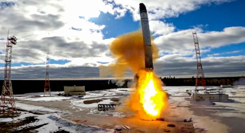 Roszkozmosz: az amerikai rakéták messze elmaradnak az orosz Szarmat képességeitől