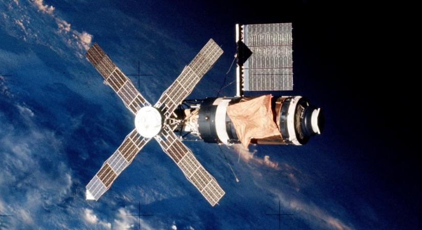 Az első amerikai űrállomás, ami már a fellövés után majdnem egy nagy kupac fémhulladékkal lett egyenértékű
