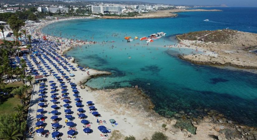 Cipruson újra kötelező lesz a beltéri maszkviselés