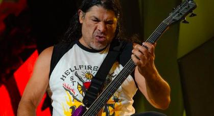 Hellfire Club-os pólóban adta elő a Metallica a Master of Puppetset