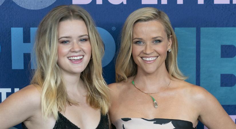 Reese Witherspoon és lánya egymás mellett úgy festenek, mintha ikrek lennének