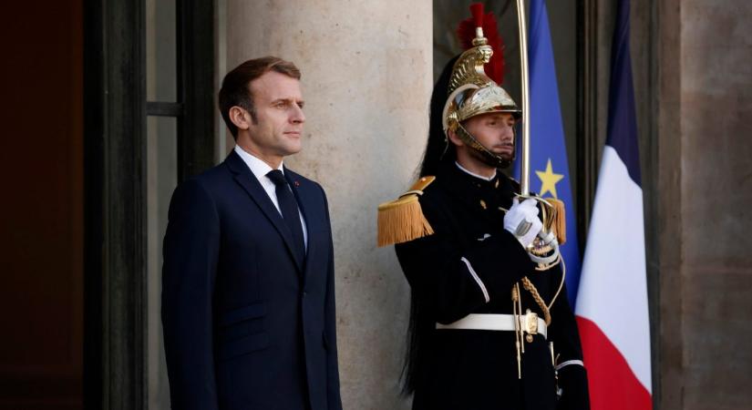 Macron: Hibrid háborúban állunk