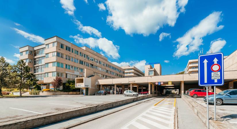 Koronavírus: A növekvő esetszám miatt a rozsnyói kórházban már tilos a látogatás