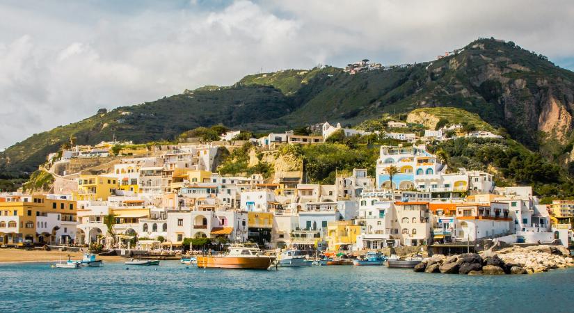 Az utóbbi évek kedvenc olasz sorozatából ismert sziget lett a világ legnépszerűbbje