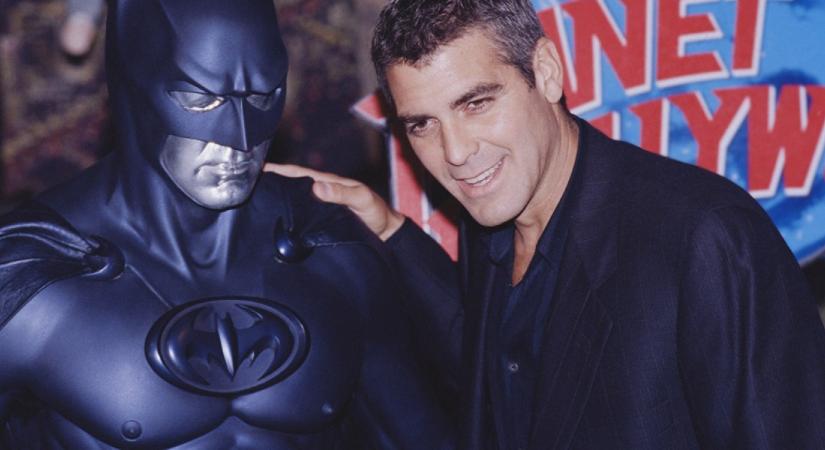Kalapács alá kerül George Clooney gumimellbimbókkal ékesített Batman-jelmeze: bárki licitálhat rá