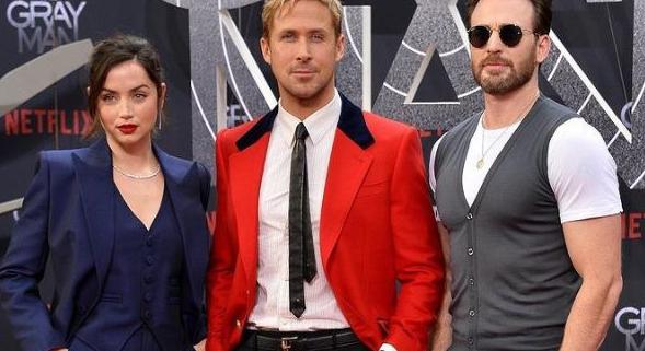 Ryan Gosling, Ana de Armas és Chris Evans egészen fantasztikusan néztek ki legújabb filmjük premierjén