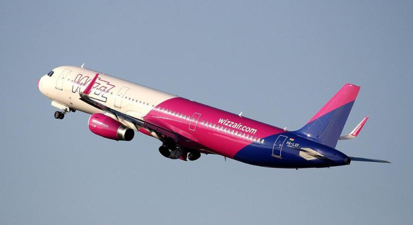 Mentesítő járatot indít a Wizz Air a Londonban rekedt utasok miatt