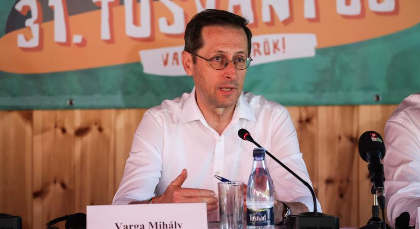 Varga Mihály sem tartja hosszú távon fenntarthatónak az árstopokat