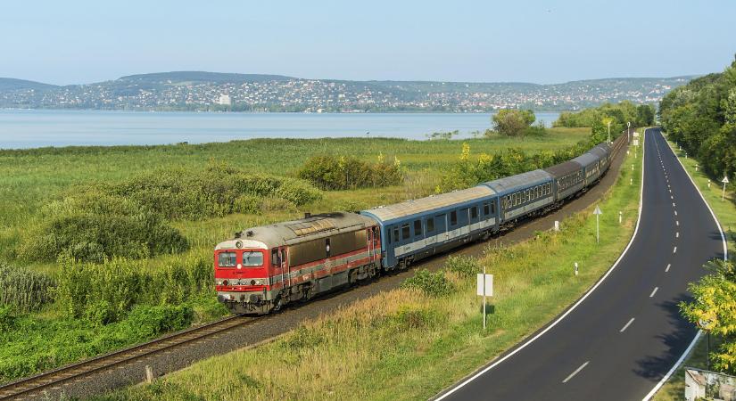 Senkinek sem ajánlott most hétvégén vonattal menni a Balatonra