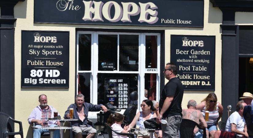 Éttermek sora zárt be az óriási hőség miatt Angliában