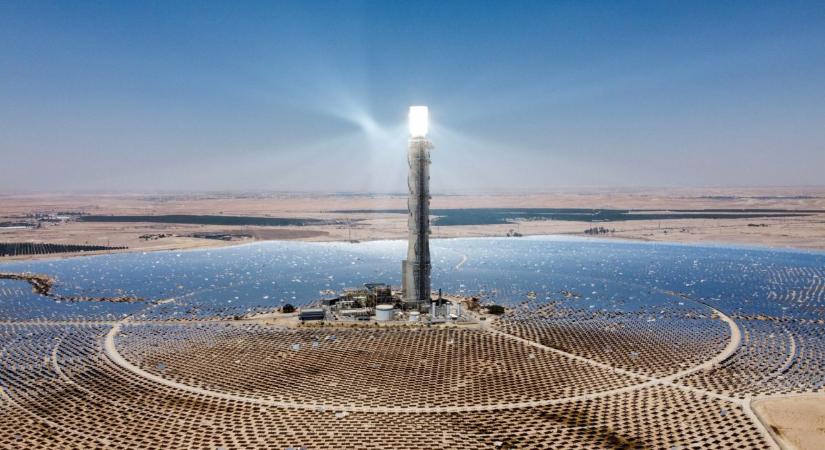 Sci-fi filmbe illő naperőmű termeli az energiát a Negev-sivatagban