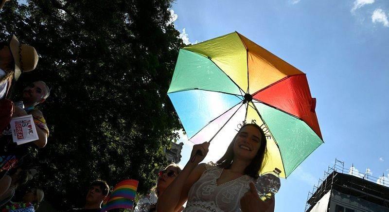 A Pride-felvonulást a Margit híd közepén szidalmazták