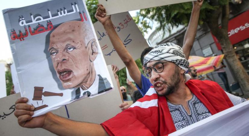 Apátiában győzhet a diktatúra Tunéziában