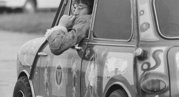 Exkluzív fotók: Lennon és Bowie is rajongott a Miniért